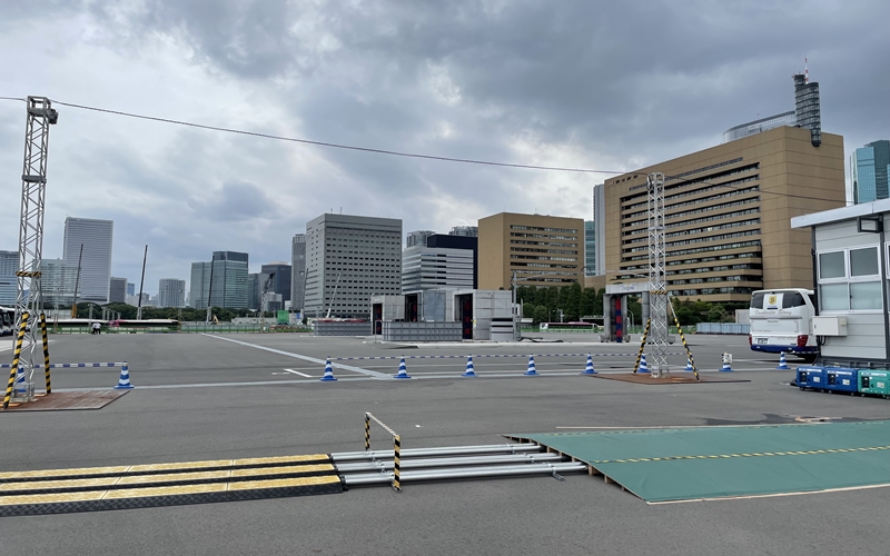 築地のオリンピックバスデポ。多摩ケータリング俱楽部。