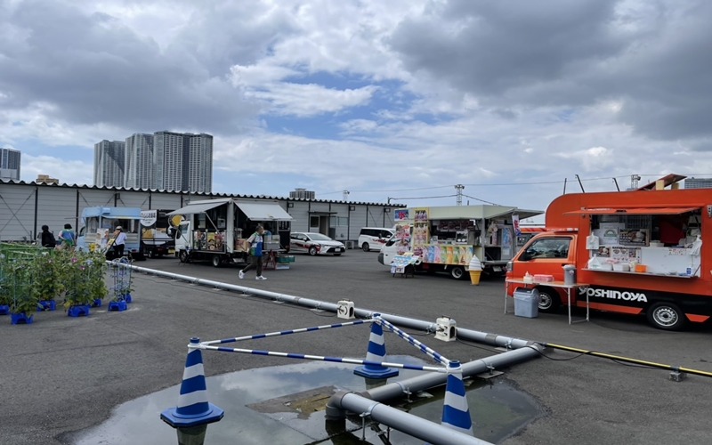 築地の空き地とキッチンカー。多摩ケータリング俱楽部。